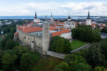Blick auf die Stadt Tallinn mit dem Schloss Toompea